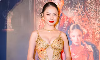 'Nữ hoàng phim kinh dị' Rima Thanh Vy diện váy dát vàng khoe vóc dáng 'bốc lửa', thần thái ma mị trên thảm đỏ