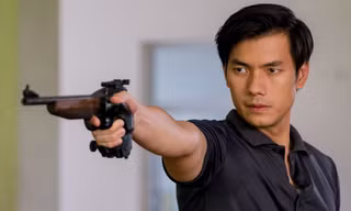 Nhan Phúc Vinh hóa thân thành xạ thủ Hoàng Xuân Vinh trong bộ phim lấy cảm hứng từ kỳ tích Huy chương Vàng Olympic