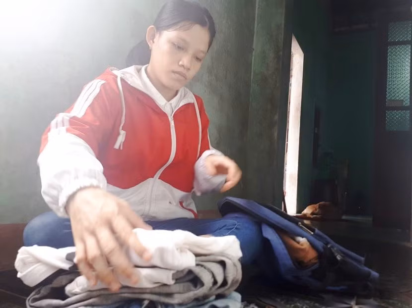 Thu Thuỷ đang soạn đồ