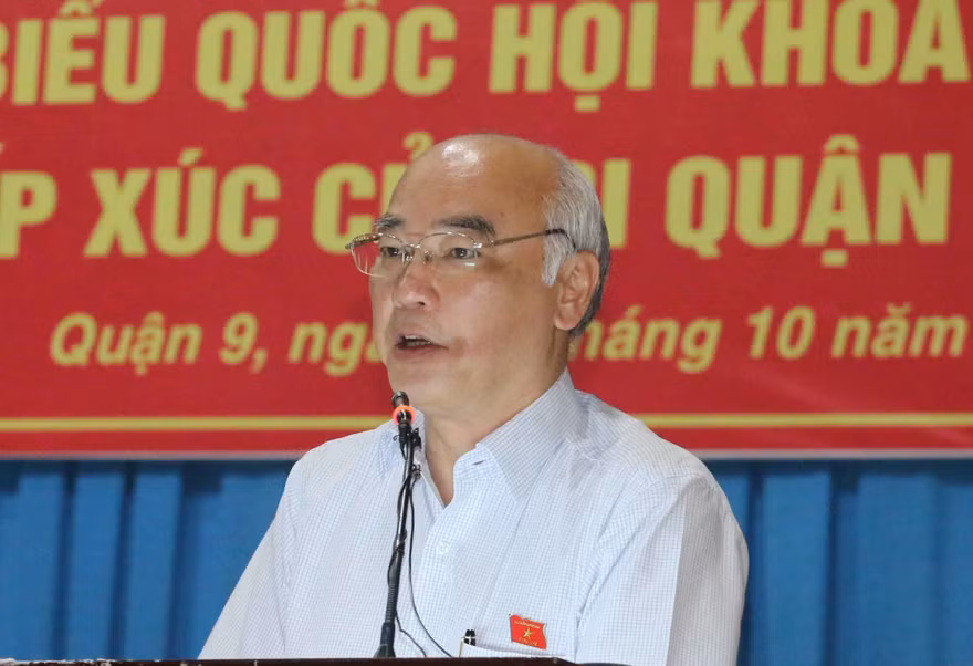 Ông Phan Nguyễn Như Khuê trả lời cử tri