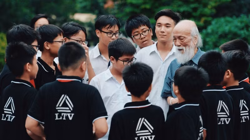 Những khoảnh khắc đẹp của thầy Văn Như Cương