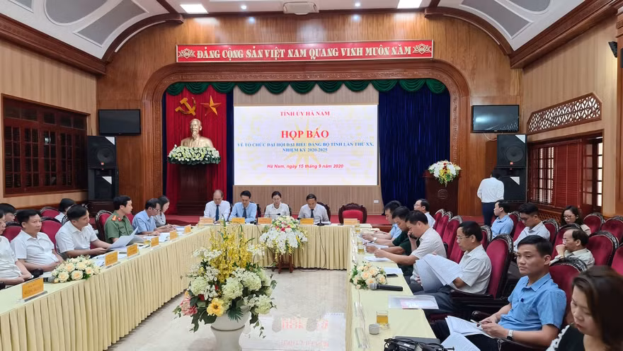 Tỉnh uỷ Hà Nam họp báo về tổ chức Đại hội Đảng bộ tỉnh Hà Nam lần thứ XX - Ảnh: Hoàng Long