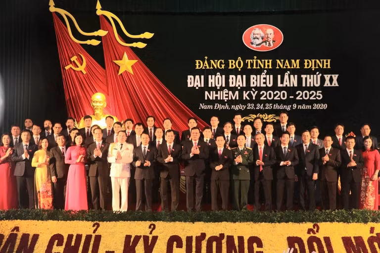 Đại hội đã bầu ra Ban Chấp hành Đảng bộ tỉnh Nam Định khoá XX gồm 53 người - Ảnh: Hoàng Long