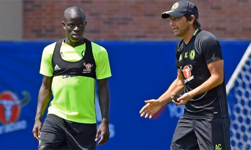 Kante gây bất ngờ khi chọn đầu quân cho Chelsea của tân HLV Conte, dù đội này không được dự Cup châu Âu mùa 2016-2017. Ảnh: CFC.