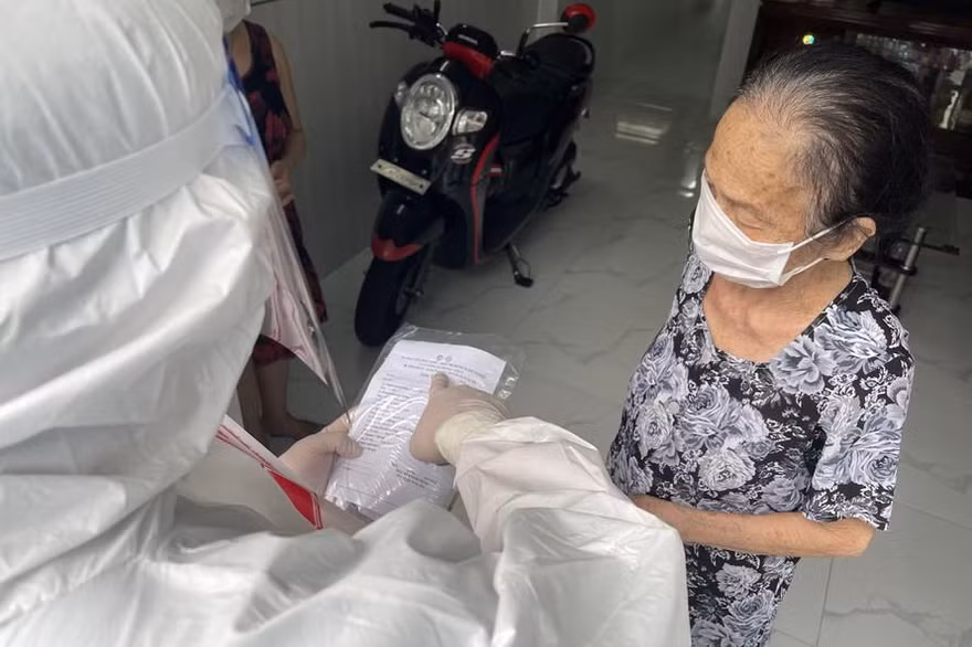 TPHCM yêu cầu nhân viên y tế phải tiếp cận ca nhiễm mới trong vòng 24 giờ