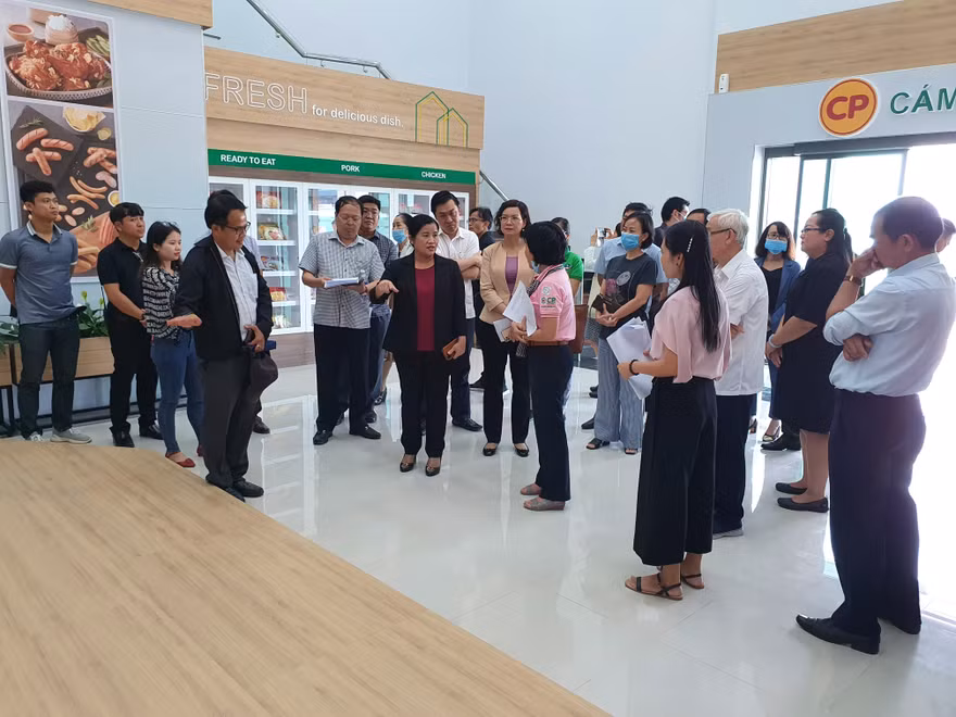 Lãnh đạo tỉnh Bình Phước tham quan Công ty Cổ phần Chăn nuôi C.P Việt Nam