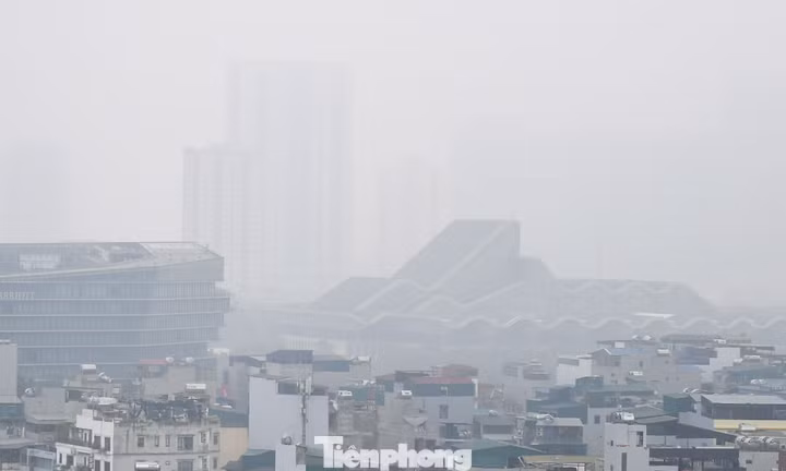 Hà Nội mù mịt trong ngày ô nhiễm không khí đứng thứ hai thế giới