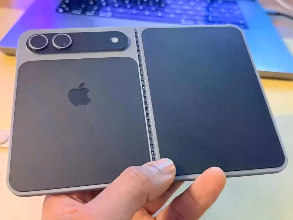 iphone-fold-model-3-7521jpg.jpg