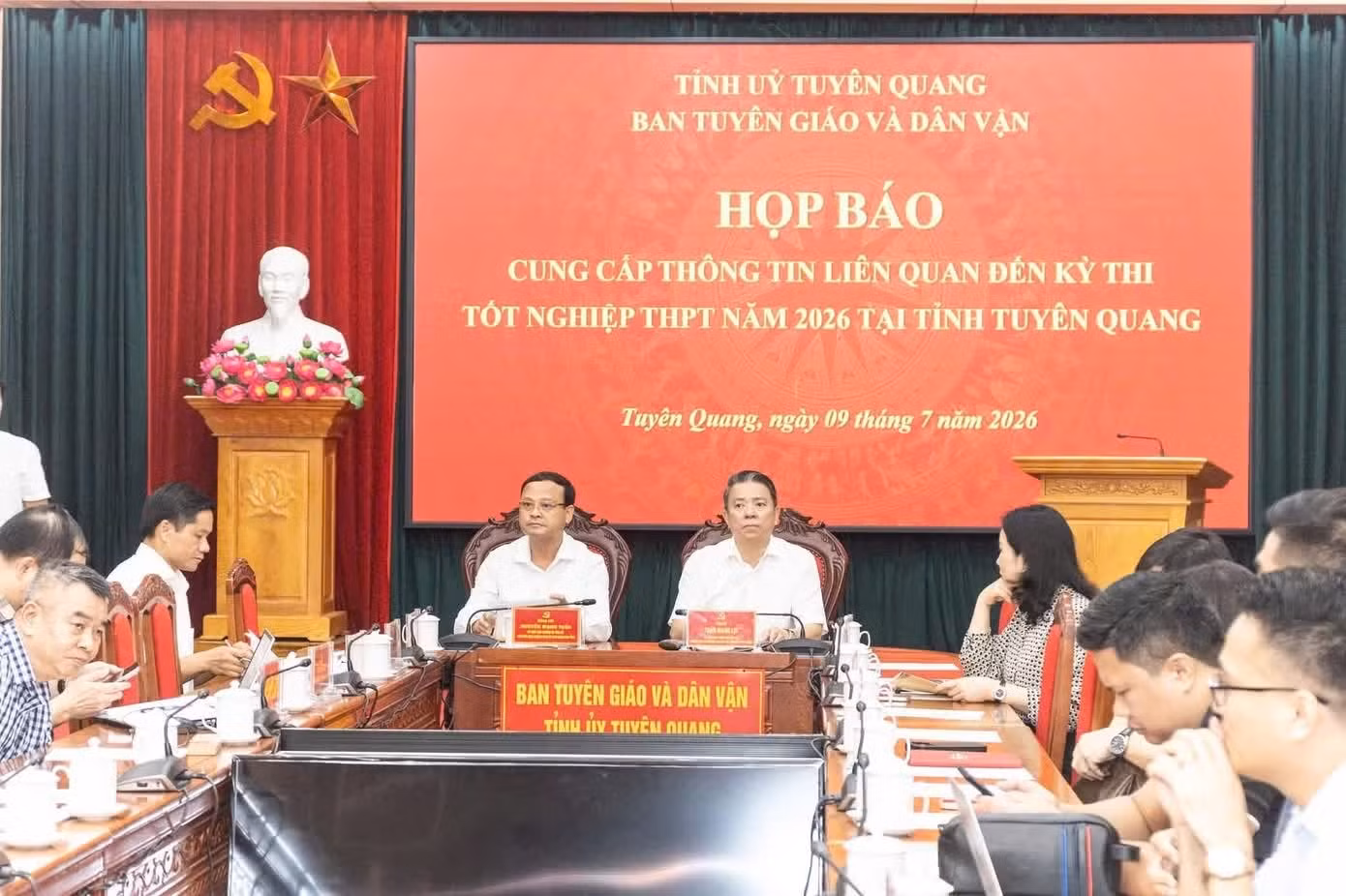 anh-hop-bao-2.jpg