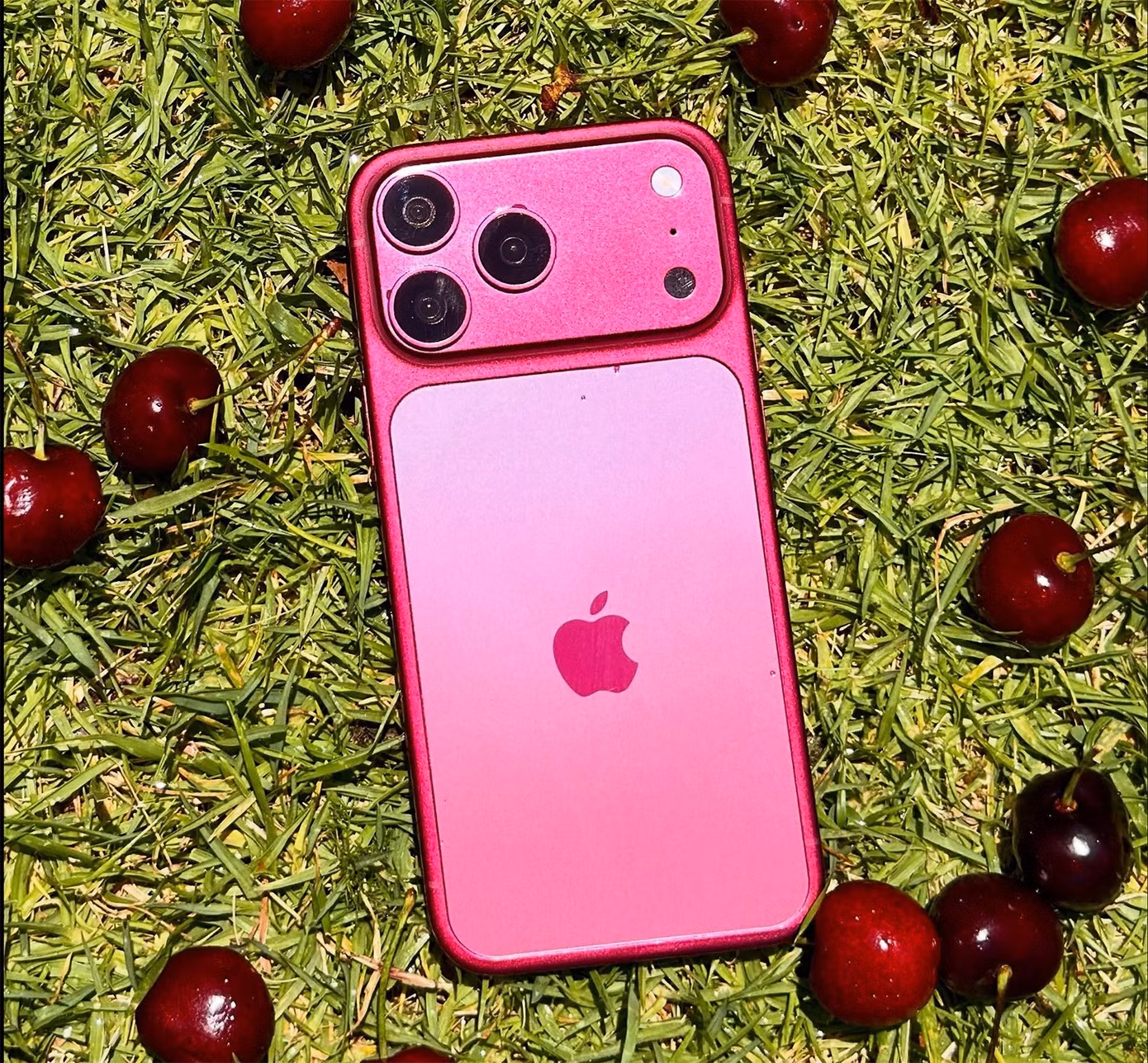 iphone-18-pro-max-dark-cherry-5-2385.jpg
