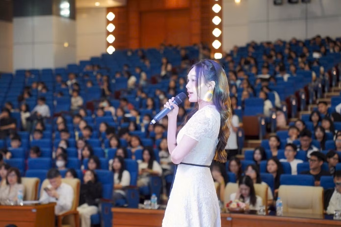 Bảo Ngọc là diễn giả tại AEP Future Schooling 2026, truyền cảm hứng về tinh thần chủ động, bản lĩnh dấn thân và khát vọng chinh phục những giới hạn mới đến thế hệ trẻ.