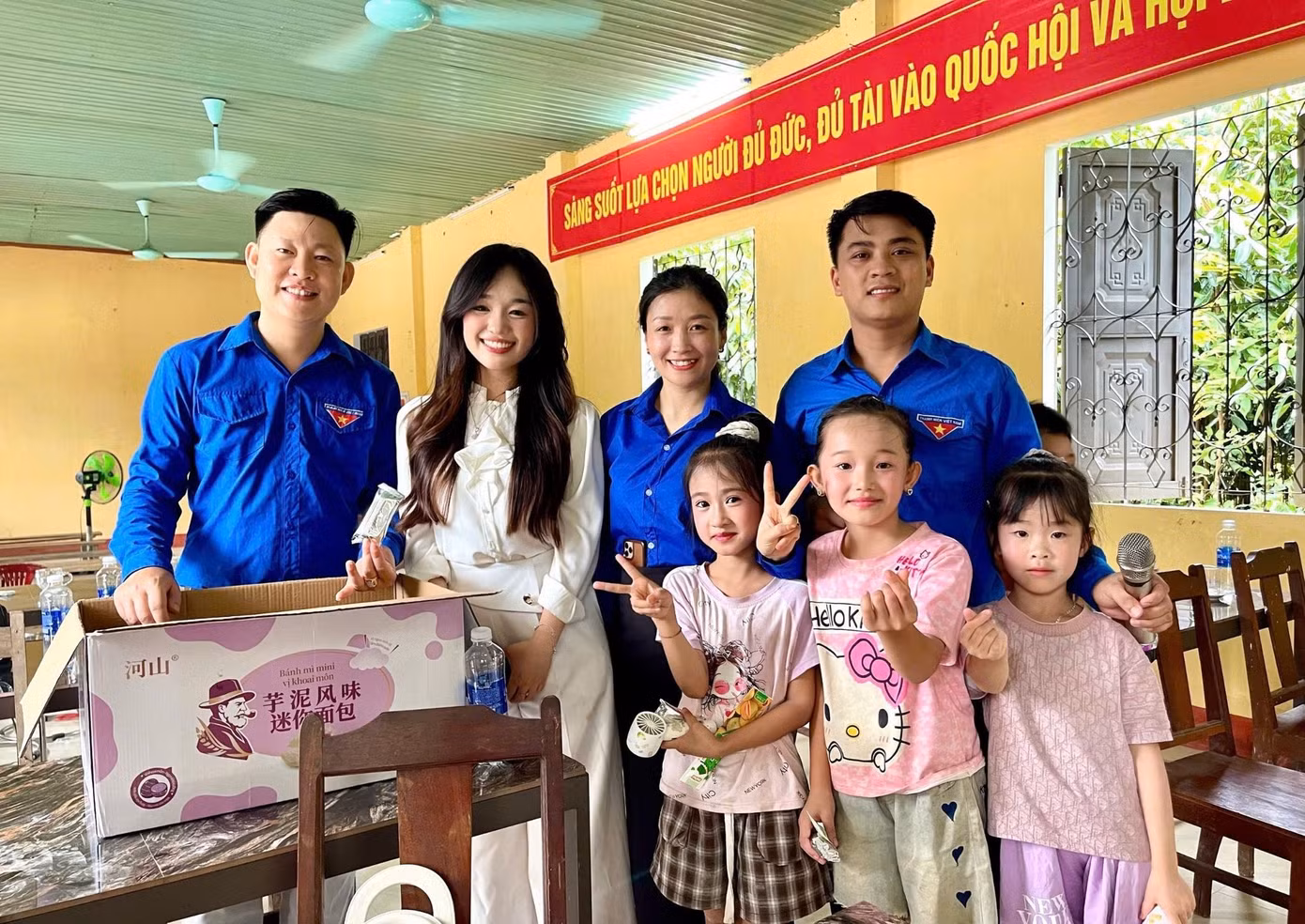 Bảo Ngọc tích cực tham gia các hoạt động thiện nguyện, an sinh xã hội tại nhiều địa phương có hoàn cảnh khó khăn.