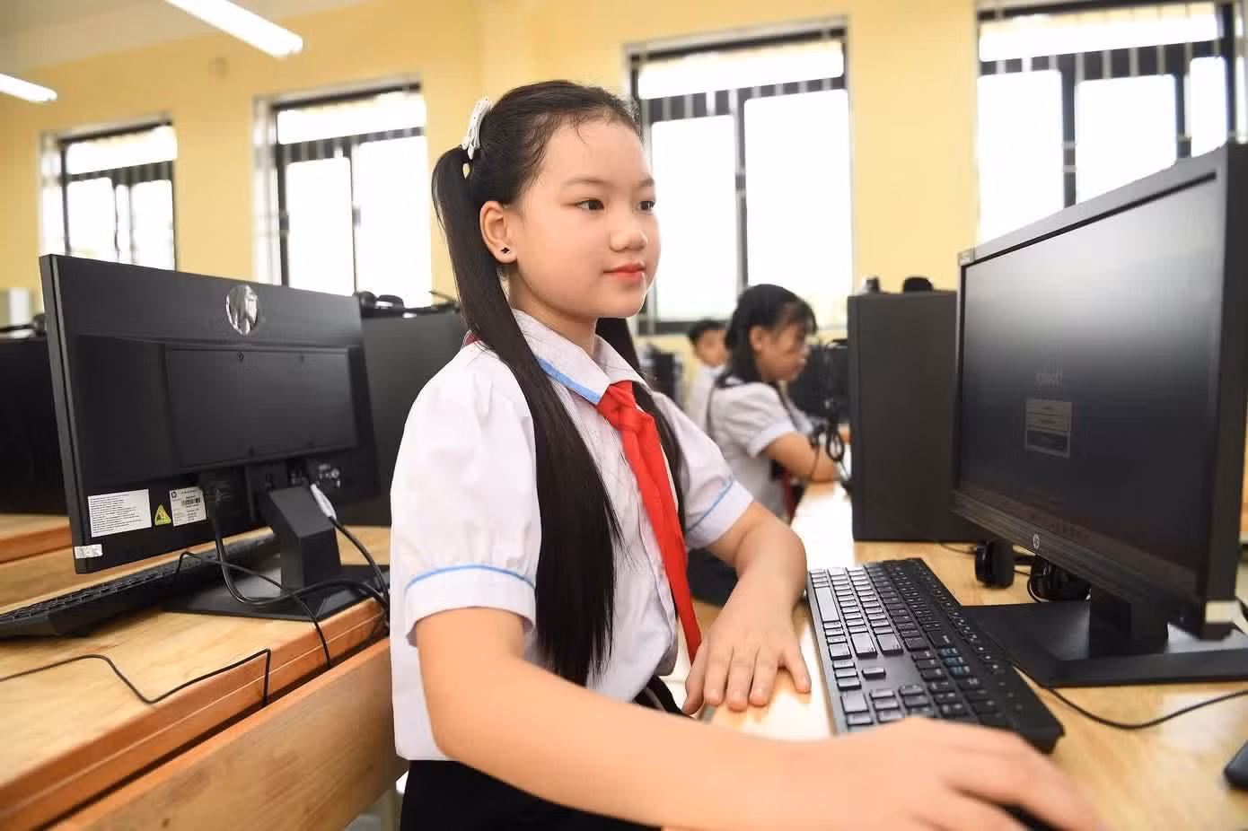 tienphong-119traomaytinh4.jpg