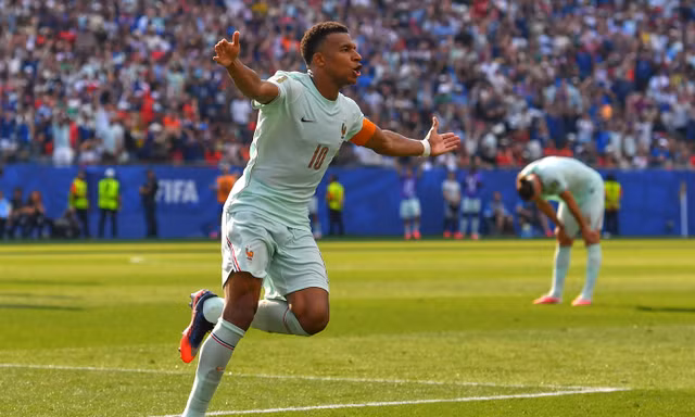 Mbappe phá kỷ lục World Cup, dẫn đầu cuộc đua Vua phá lưới