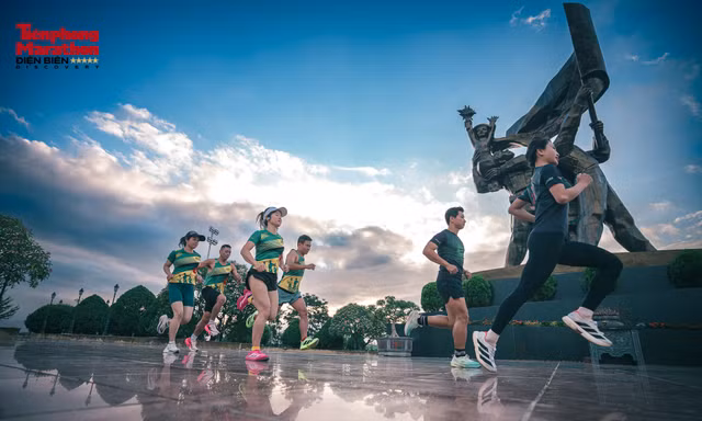300 BIB 'bay sạch' trong một giờ đồng hồ, Tiền Phong Marathon - Điện Biên Discovery 2026 khởi động đầy sức nóng