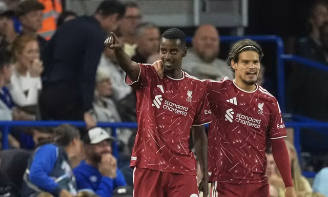 Isak lập cú đúp, Liverpool có chiến thắng đầu tiên dưới thời HLV Iraola