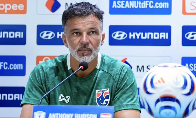 HLV Thái Lan yêu cầu học trò quên lợi thế 3-1 trước Singapore