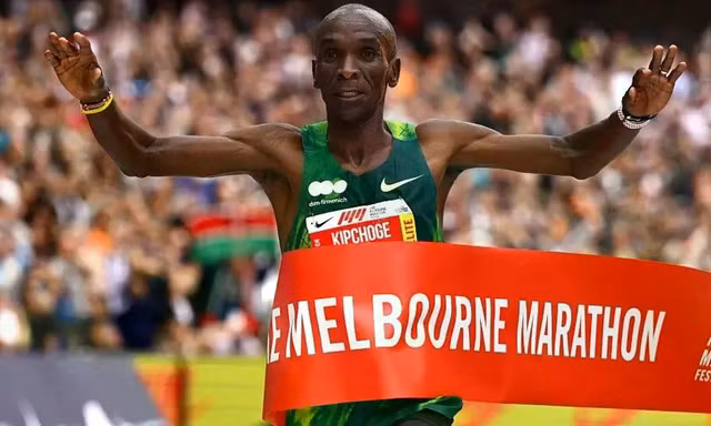 Kipchoge phá kỷ lục đường chạy Melbourne Marathon ở tuổi 41