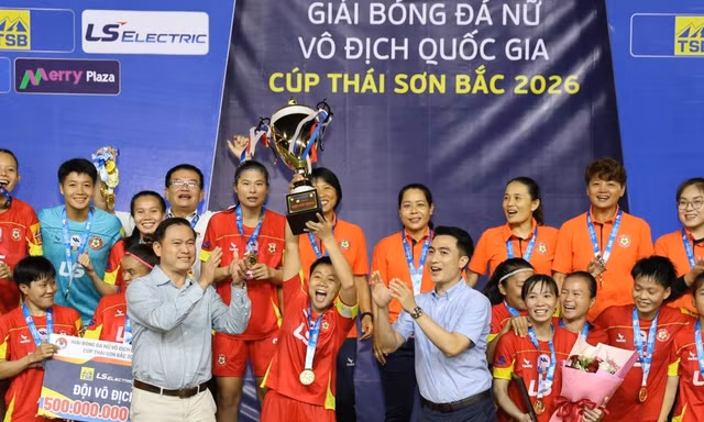 TP.HCM I chính thức nâng cúp vô địch, lập kỷ lục 8 lần đăng quang liên tiếp