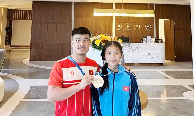 Đô vật xứ Thanh Lò Thị Hồng bước lên đỉnh thế giới