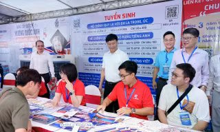 Gần 23.000 thí sinh có chứng chỉ ngoại ngữ đăng kí nguyện vọng vào Đại học Kinh tế Quốc dân