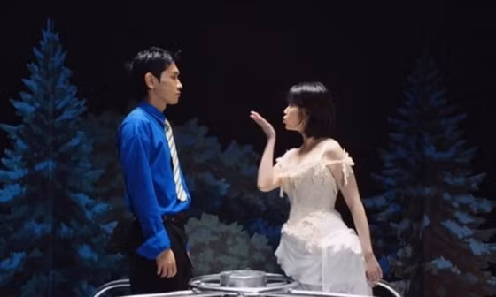 Crush và IU 'càn quét' YouTube Hàn