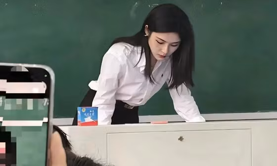 Cô giáo nổi tiếng trên mạng và sự 'thụ động viral' 
