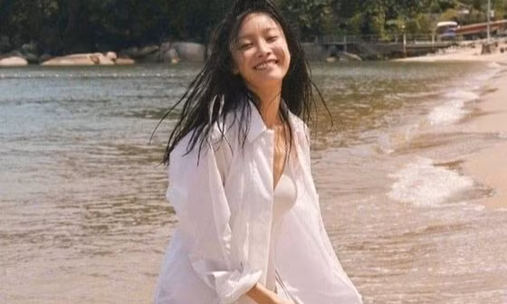 Nghê Ni 'gợi cảm' trên bãi biển