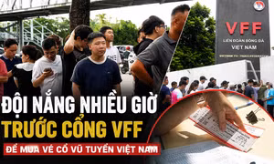 Đội nắng nhiều giờ trước cổng VFF để mua vé cổ vũ tuyển Việt Nam