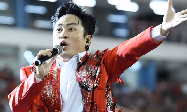 Tùng Dương 'đốt cháy' 40.000 khán giả