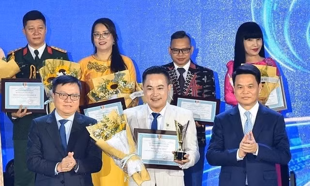 Trao giải 'Tiếng hát Người làm báo mở rộng 2026'