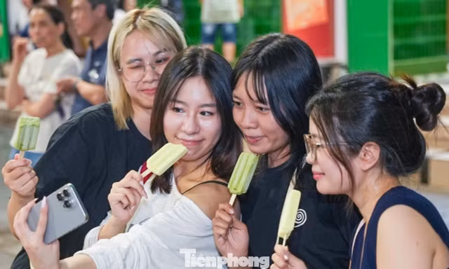 Phản ứng khi Kem Tràng Tiền đóng cửa