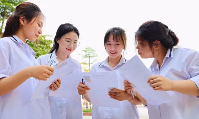 Bộ GD&ĐT lý giải việc tiếp tục giữ kỳ thi tốt nghiệp THPT