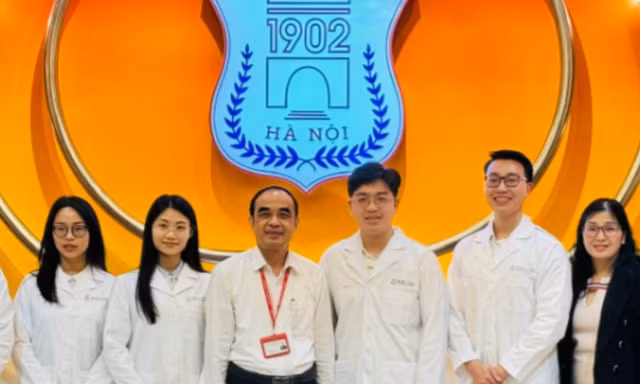 Quà 'đặc biệt' dịp 27/2 cho sinh viên Trường Đại học Y Hà Nội