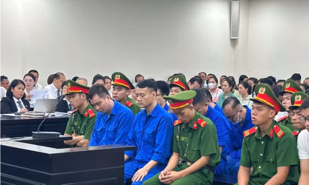 Xét xử nhóm sản xuất 187.000 hộp sữa giả, hối lộ và 'chạy án'