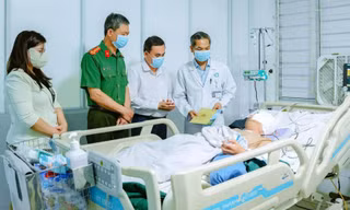 Lãnh đạo Đồng Nai thăm nạn nhân sống sót duy nhất sau vụ thảm sát