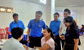 Khám miễn phí cho hàng nghìn người tại Ngày hội Thanh niên công nhân
