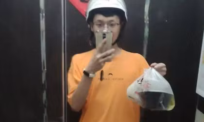 Tân sinh viên mất gần 3 triệu đồng sau ba ngày làm shipper giao đồ ăn
