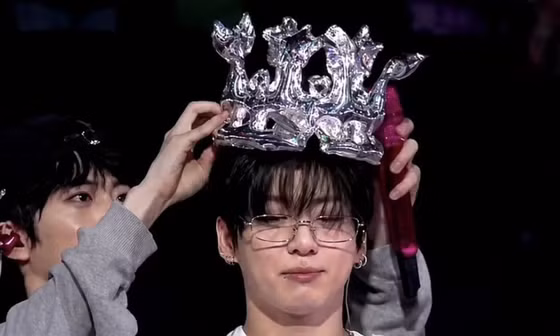 Jungkook (BTS) khiến người hâm mộ xúc động với cử chỉ đặc biệt này