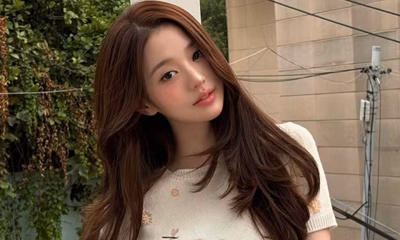 Jang Won Young toát lên sức hút khác biệt so với 'nàng thơ Dior nguyên bản' Jisoo (BLACKPINK)