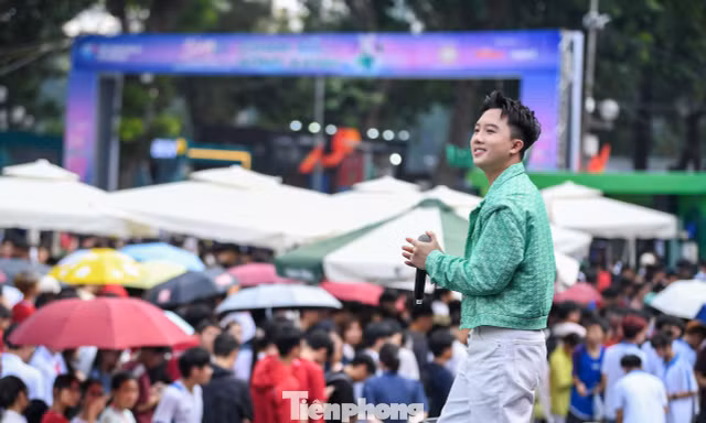Một ngày 'cháy' với Sóng Festival trên phố đi bộ Trần Nhân Tông - Hà Nội