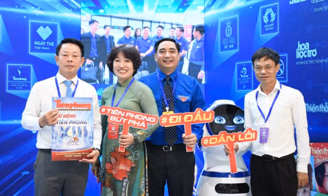 Gian trưng bày Báo Tiền Phong thu hút đông đảo đại biểu tại Đại hội Đoàn toàn quốc lần thứ XIII