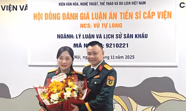 NSND Tự Long trở thành Tiến sĩ