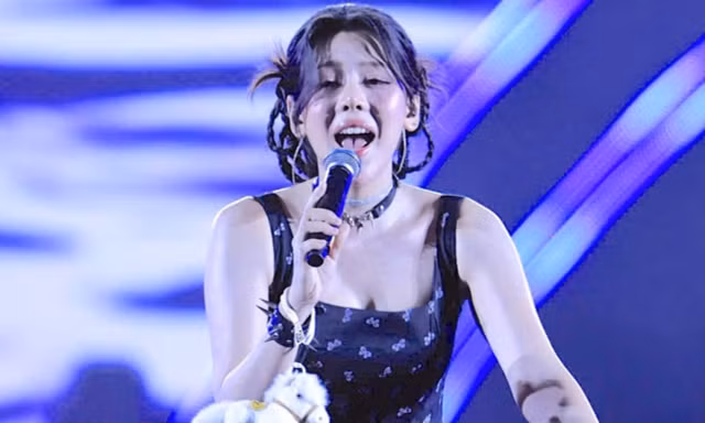 Vóc dáng gần 1,8 m của em xinh Muộii hút mọi ánh nhìn ở concert Thanh xuân