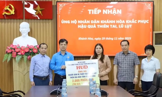 HUD chung tay chia sẻ khó khăn cùng bà con vùng lũ Khánh Hòa
