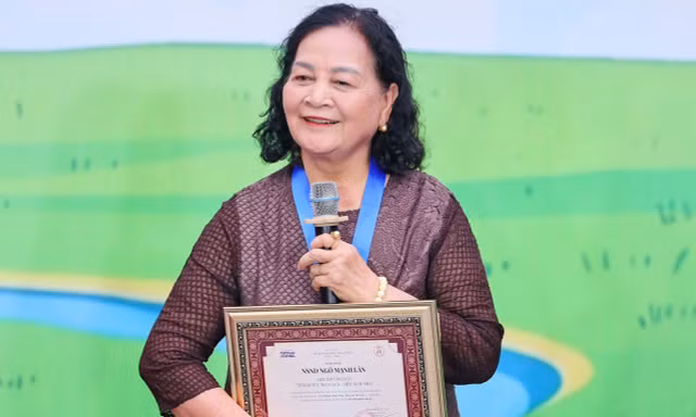 Cố PGS.TS, họa sĩ, đạo diễn, NSND Ngô Mạnh Lân được vinh danh Thành tựu trọn đời - Hiệp sĩ Dế Mèn