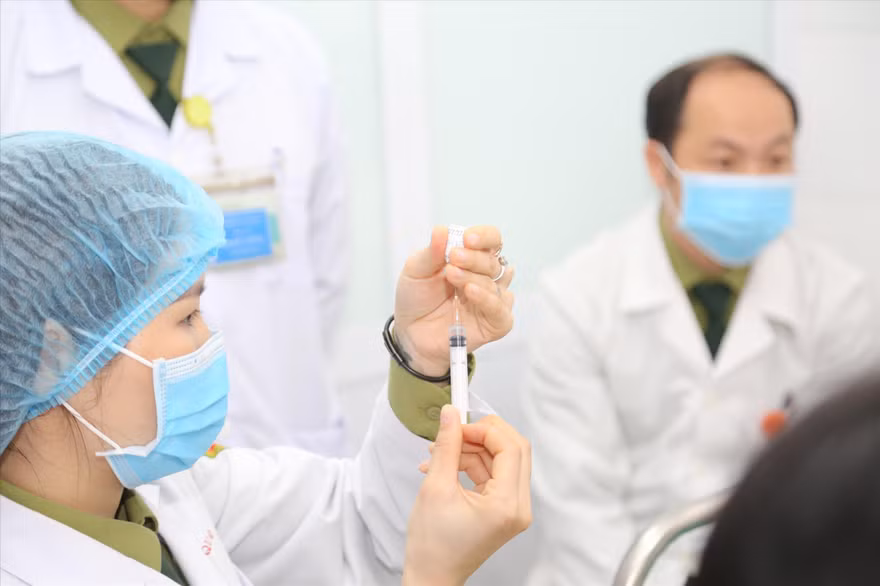 Chuẩn bị tiêm vắc-xin ngừa COVID-19