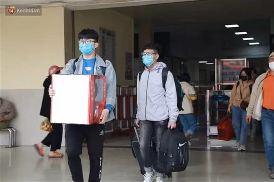 Sinh viên Trường ĐH Thương mại được nghỉ Tết sớm. Ảnh: Nguyễn Thái