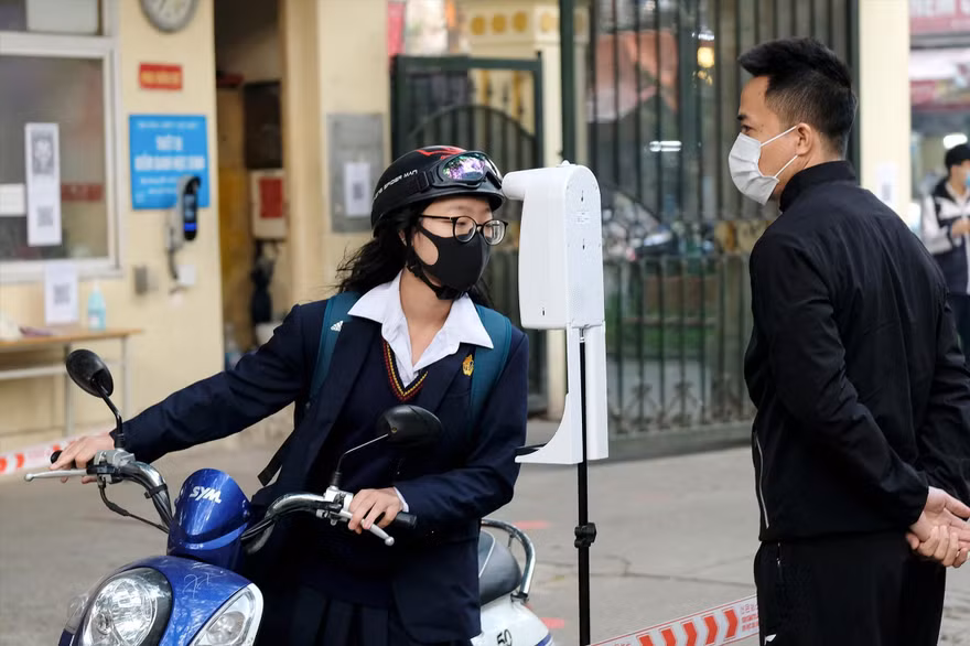 Hà Nội quyết tâm không để dịch bệnh làm tụt hậu đời sống kinh tế - xã hội của Thủ đô. Ảnh: Hoàng Mạnh Thắng