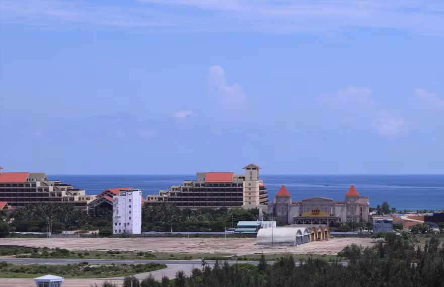 Lô đất ven biển Đà Nẵng được giao cho Cty liên doanh Du lịch và Giải trí quốc tế đặc biệt Silver Shores Hoàng Đạt xây dựng khu giải trí quốc tế.